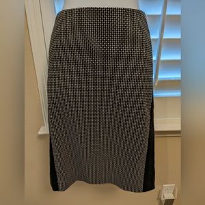 DKNY black and white pencil skirt. Size 8
